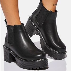 Koi Footwear Alki Chelsea Boots Size 7